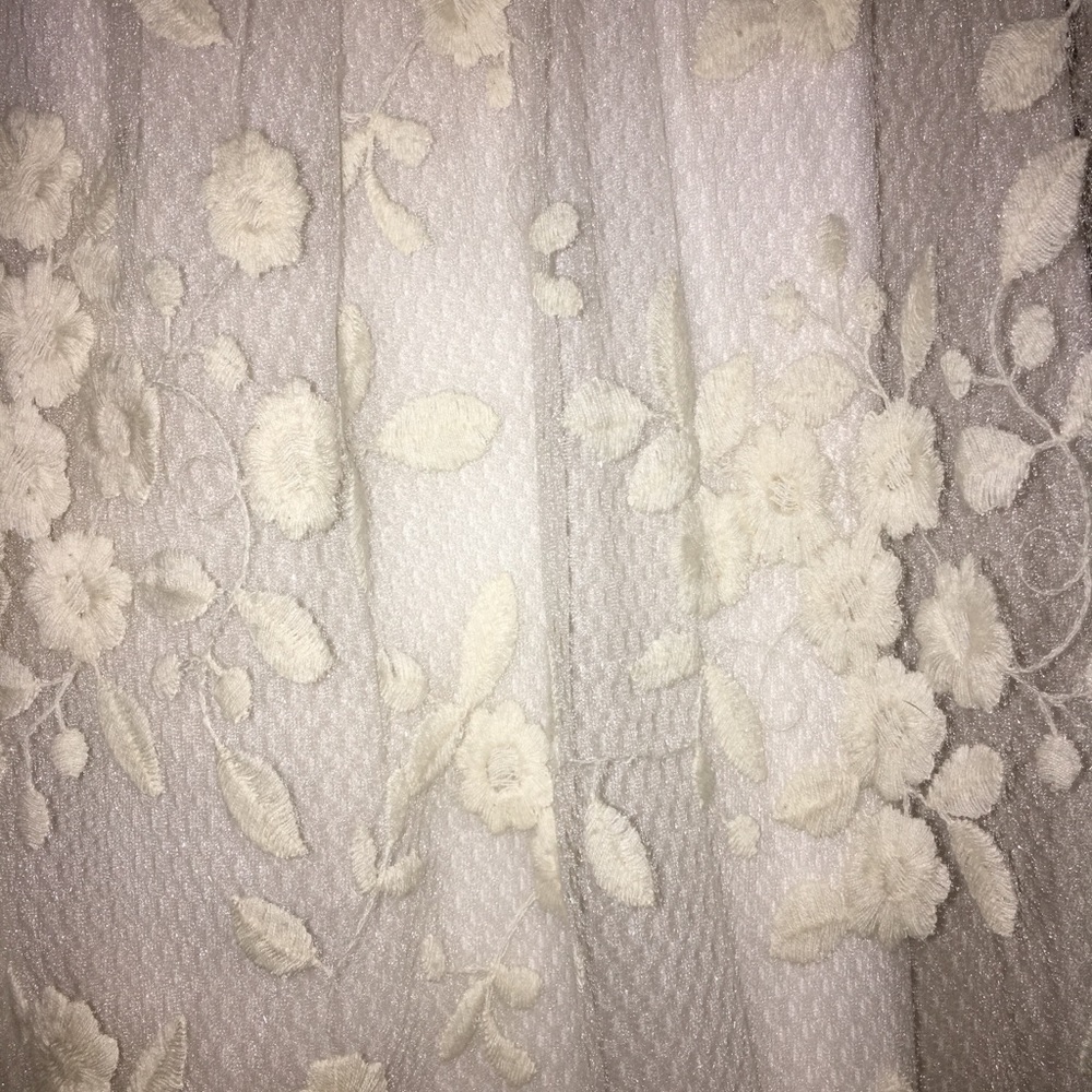 ELEGANT ELLE LACE DRESS-LIKE NEW CONDITION-CUTE AND COMFORTABLE. LOVE IT ❤️ - Picture 4 of 9